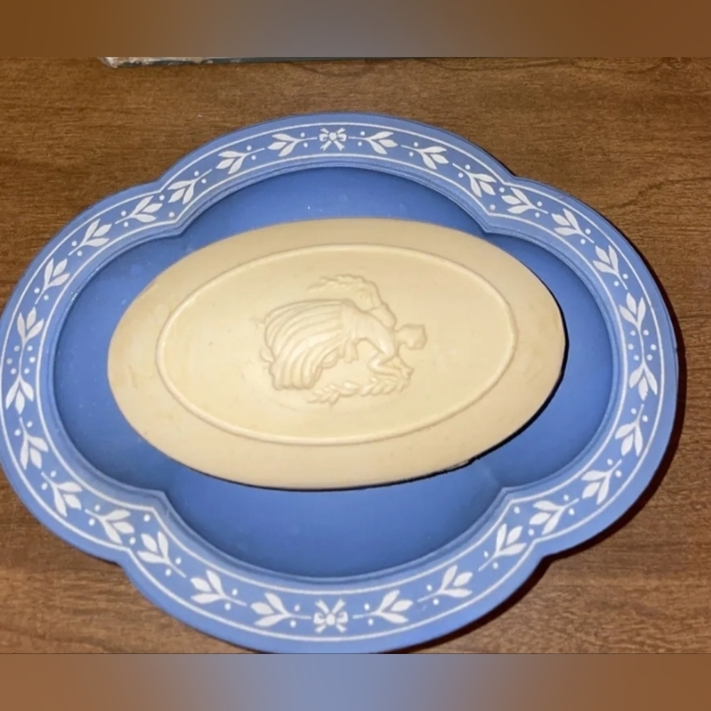 Vintage Avonshire Blue Soap Dish & Carved Soap - Picture 8 of 8